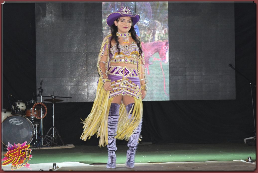 DESFILE DA RAINHA DA EXPOVALE 2019